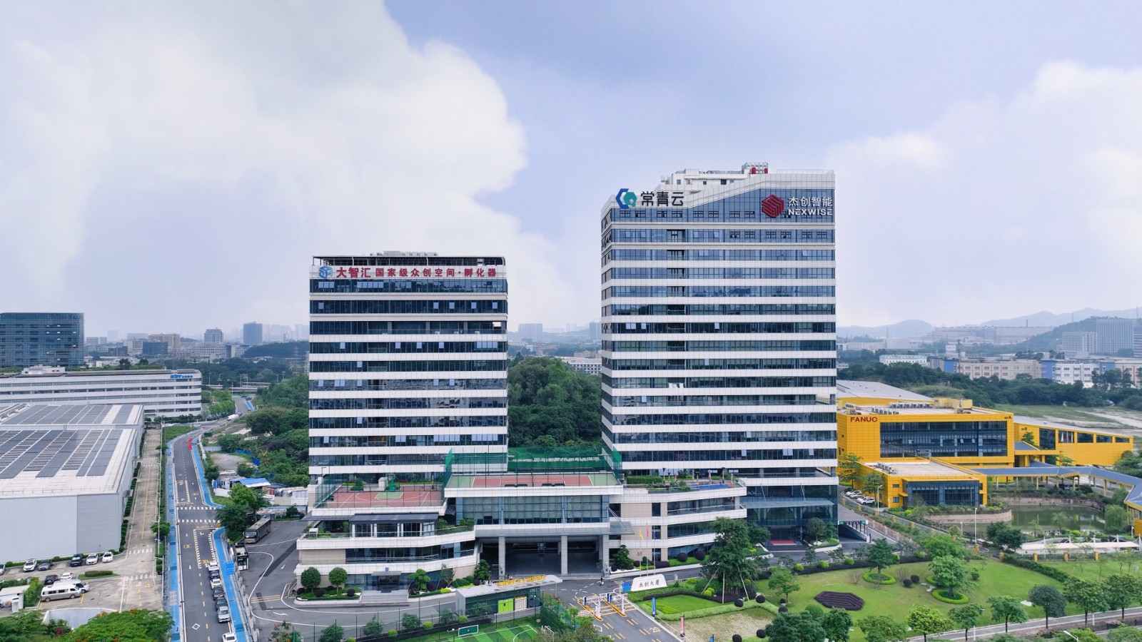 1720072812241 星空官网大厦(晴天)